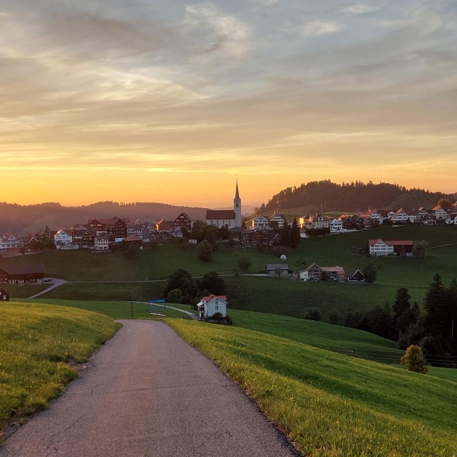 B&B Gaestehaus Roessli Schwellbrunn ภายนอก รูปภาพ